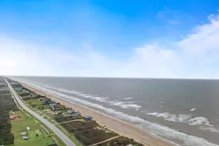 1381 Featherstone Ave, Gilchrist, TX 77617 - Photo 25