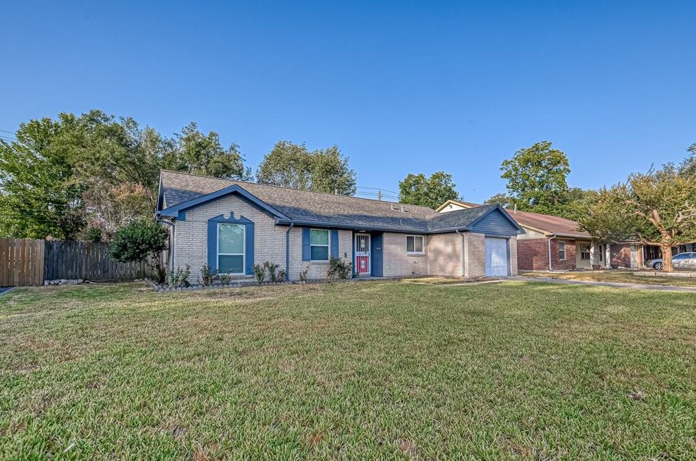 807 Rainy River Dr, Houston TX  77088-3501 exterior