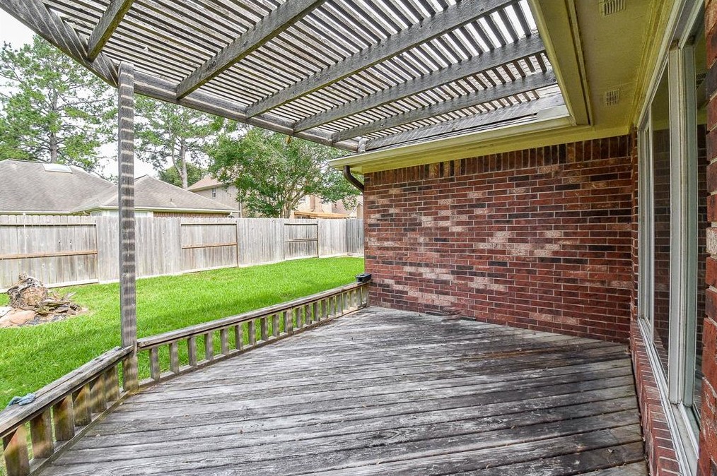 16210 Lakestone Dr, Tomball TX  77377-8551 exterior