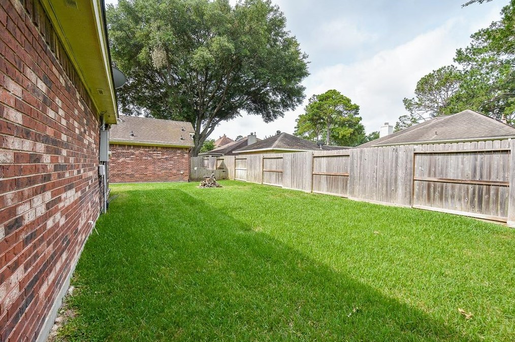 16210 Lakestone Dr, Tomball TX  77377-8551 exterior