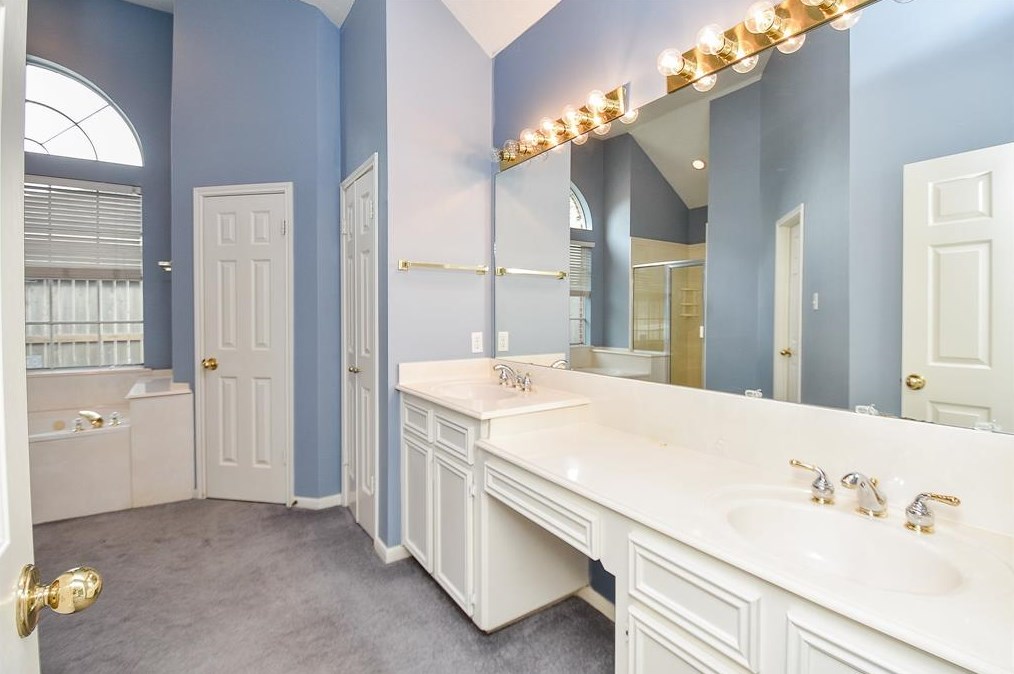 16210 Lakestone Dr, Tomball TX  77377-8551 exterior