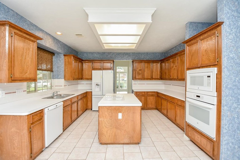 16210 Lakestone Dr, Tomball TX  77377-8551 exterior