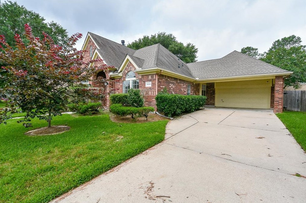 16210 Lakestone Dr, Tomball TX  77377-8551 exterior