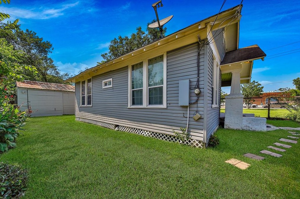 106 Drennan St, Houston TX  77003-2601 exterior