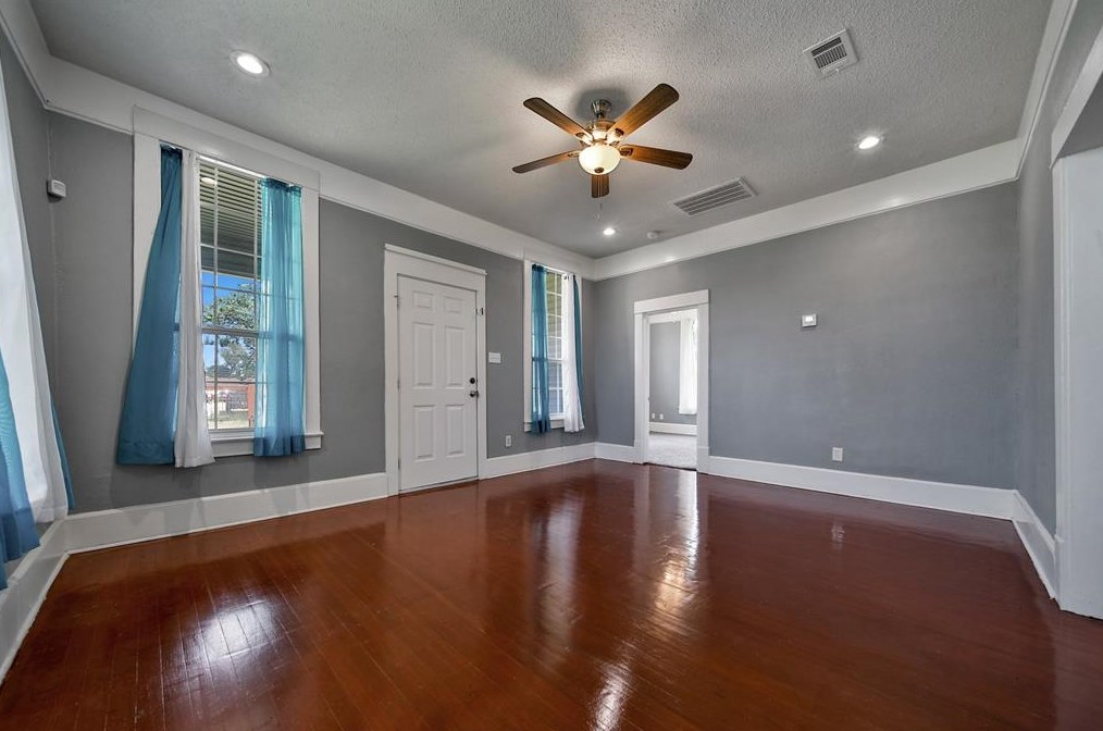106 Drennan St, Houston TX  77003-2601 exterior