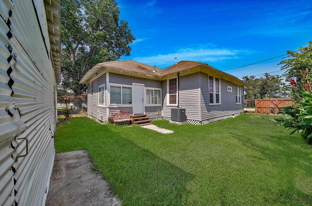 106 Drennan St, Houston TX  77003-2601 exterior