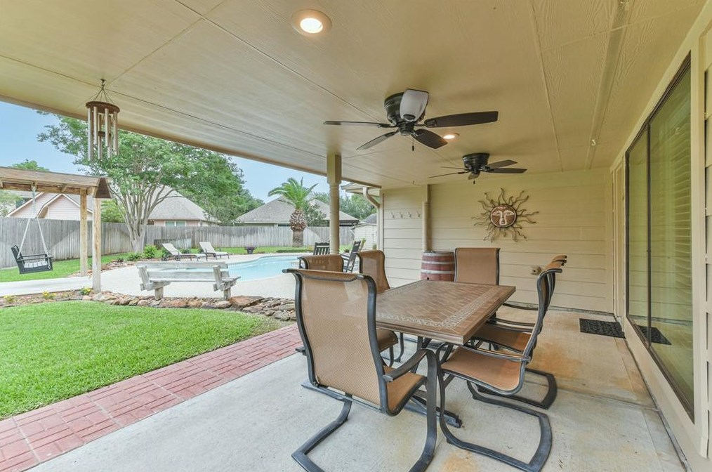 11706 Cyn Mist Ln, Tomball TX  77377-7674 exterior