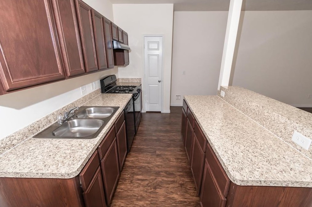 5555 Plantation Forest Dr, Katy TX  77449-1559 exterior
