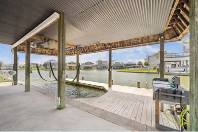 411 Sunset Circle, Tiki Island, TX 77554 - Photo 37
