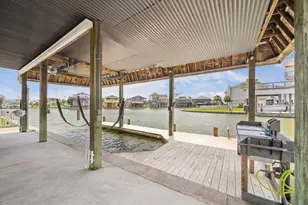 411 Sunset Cir, Tiki Island, TX 77554 - Photo 37