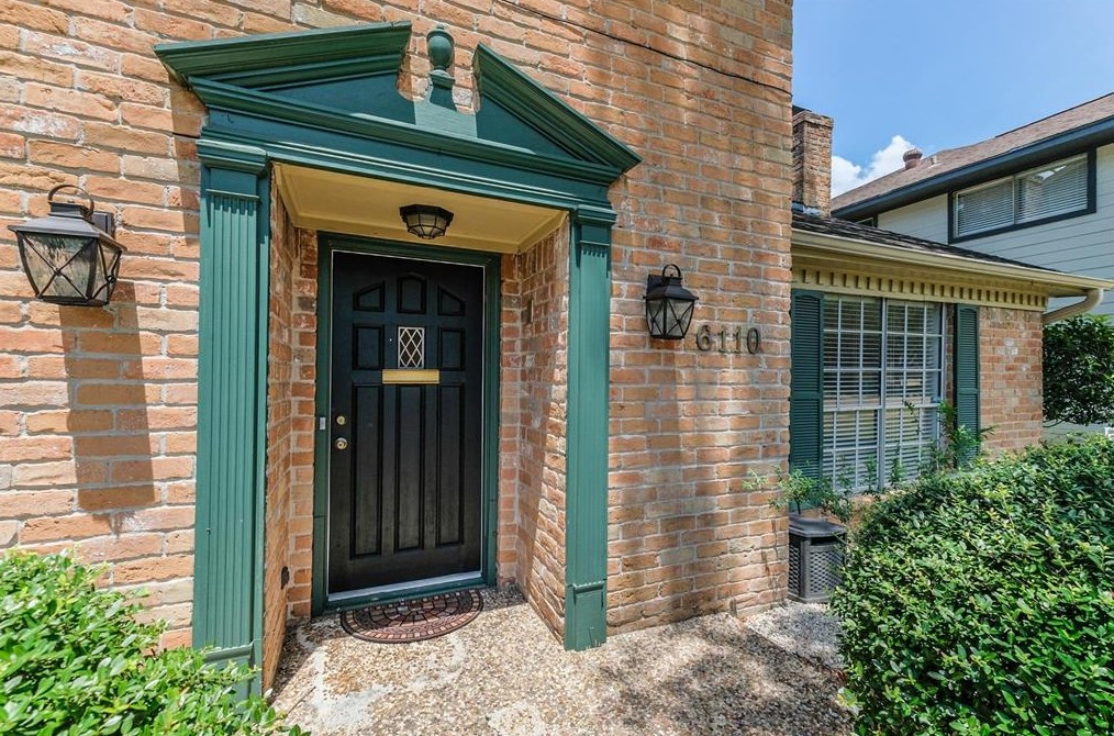 6110 Claridge Dr, Houston TX  77096-5721 exterior