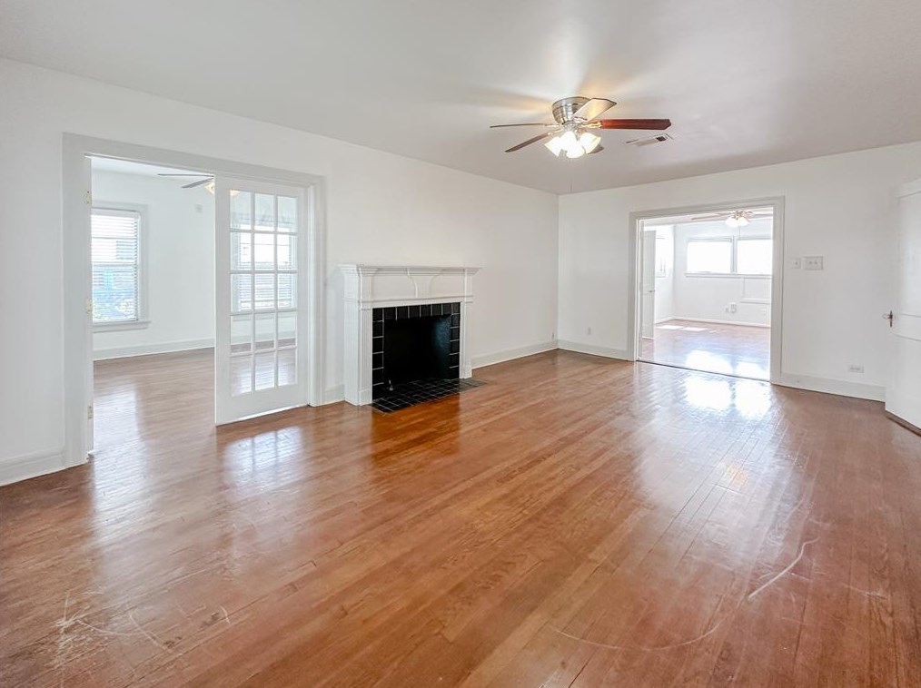 5811 Lake St, Houston TX  77005-2417 exterior