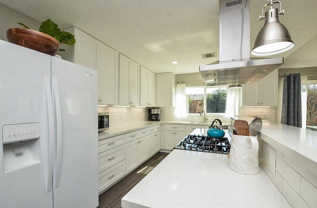 11311 Wickersham Ln, Houston TX  77027-4013 exterior