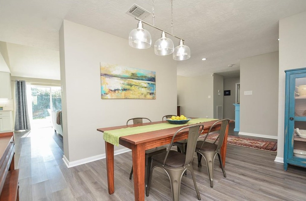 11311 Wickersham Ln, Houston TX  77027-4013 exterior
