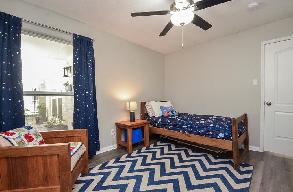 11311 Wickersham Ln, Houston TX  77027-4013 exterior