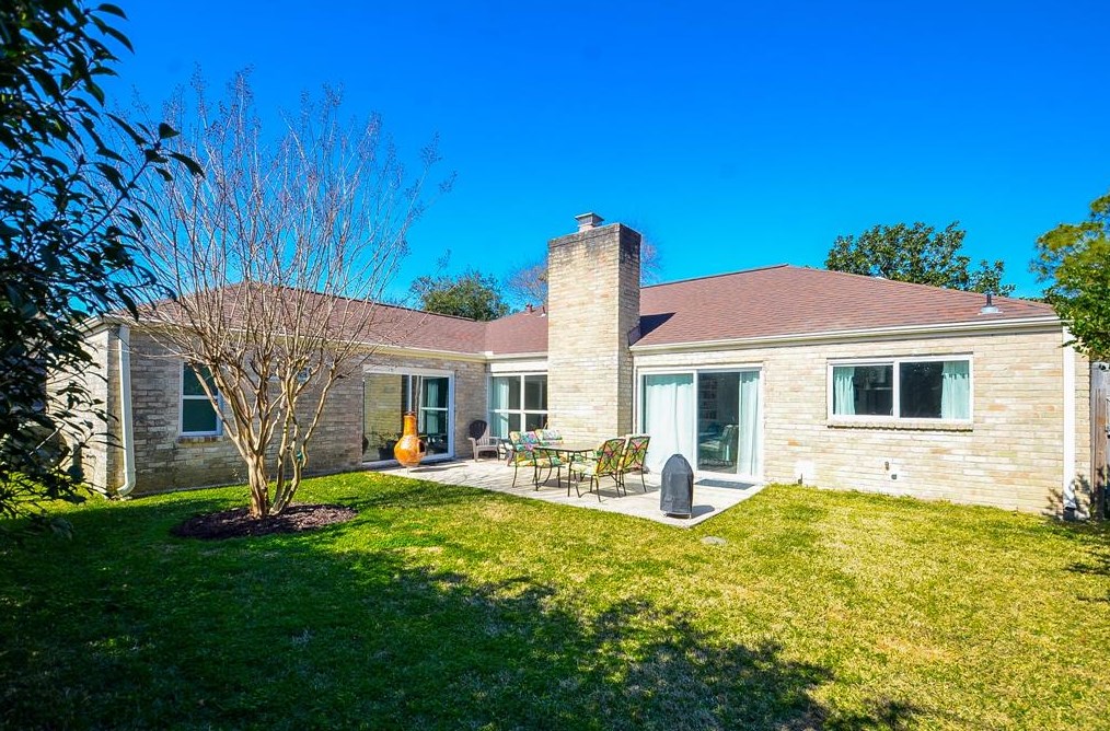 11311 Wickersham Ln, Houston TX  77027-4013 exterior