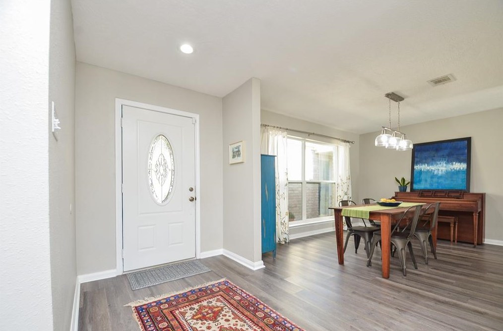 11311 Wickersham Ln, Houston TX  77027-4013 exterior