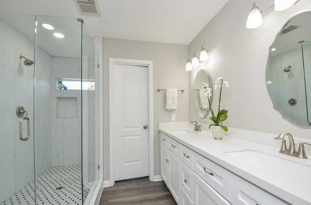 11311 Wickersham Ln, Houston TX  77027-4013 exterior