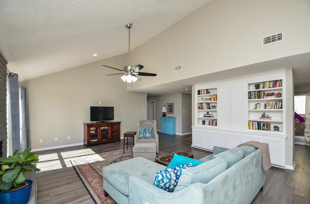 11311 Wickersham Ln, Houston TX  77027-4013 exterior