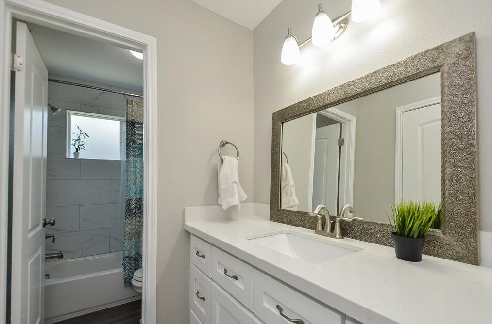 11311 Wickersham Ln, Houston TX  77027-4013 exterior