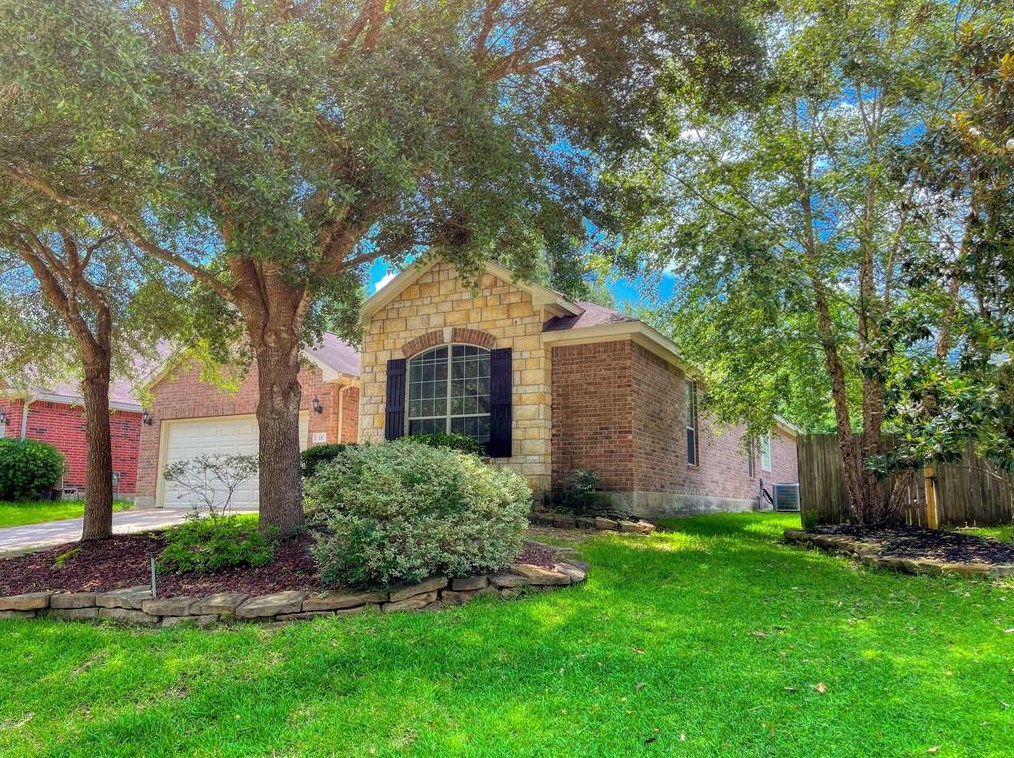 15 Griffin Hill Ct, Spring TX  77382-7000 exterior