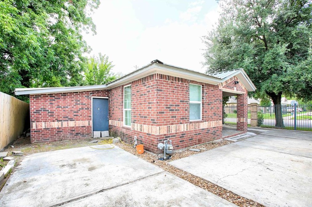 4500 Sumpter St, Houston TX  77020-2645 exterior