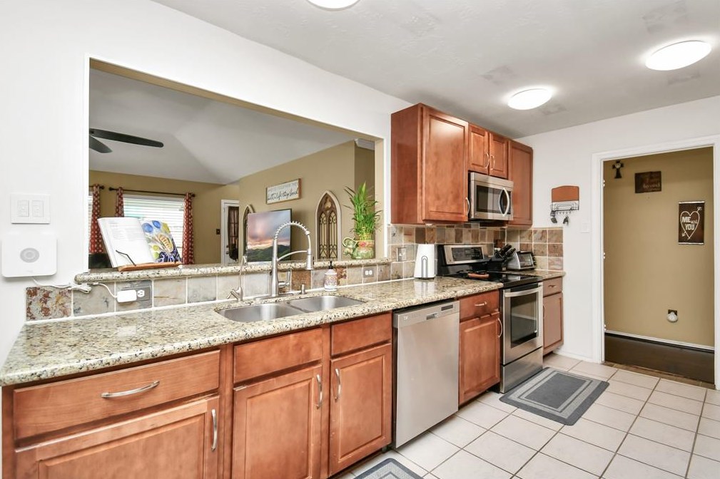 11119 Kirkvale Dr, Houston TX 77089-3636 exterior