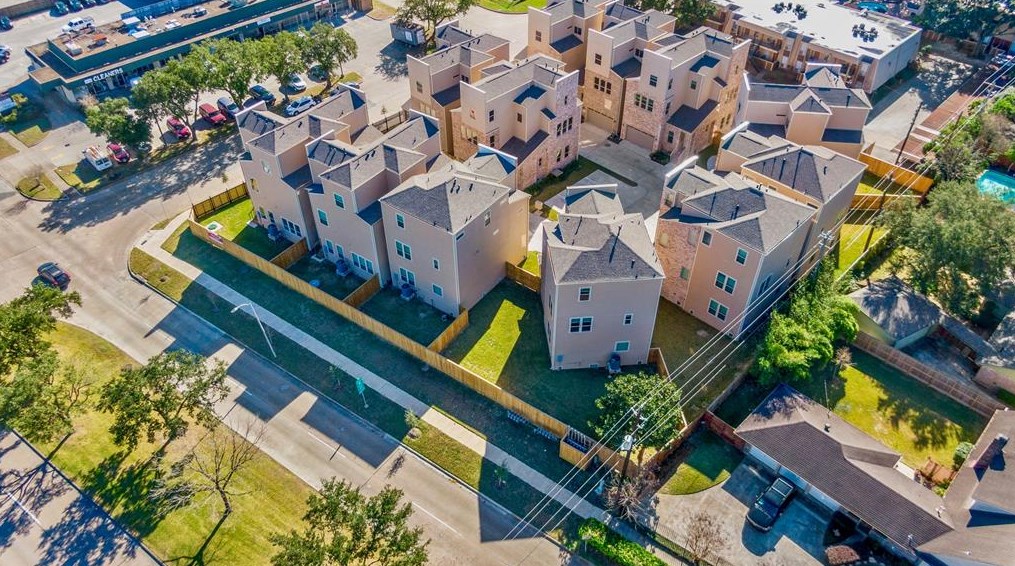 9424 Glenfield Ct, Houston TX  77096-3802 exterior