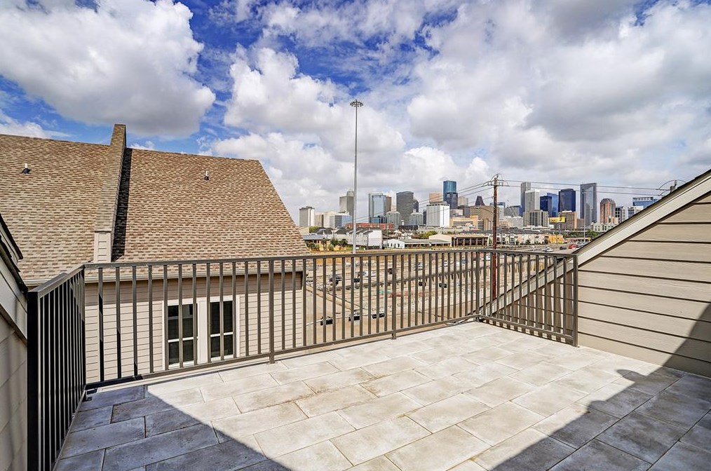2020 Mcgowen St, Houston TX  77004 exterior