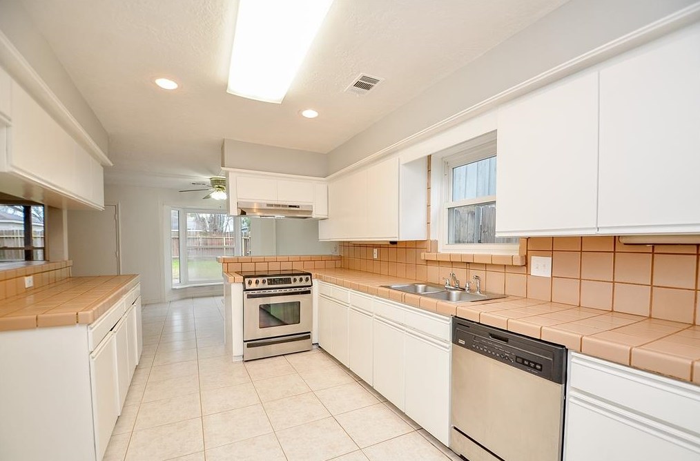 12222 Grn Glade Dr, Houston TX  77099-3118 exterior