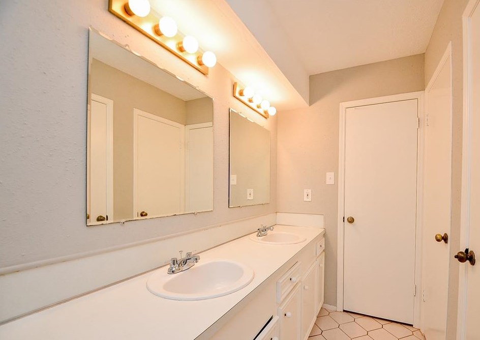 12222 Grn Glade Dr, Houston TX  77099-3118 exterior