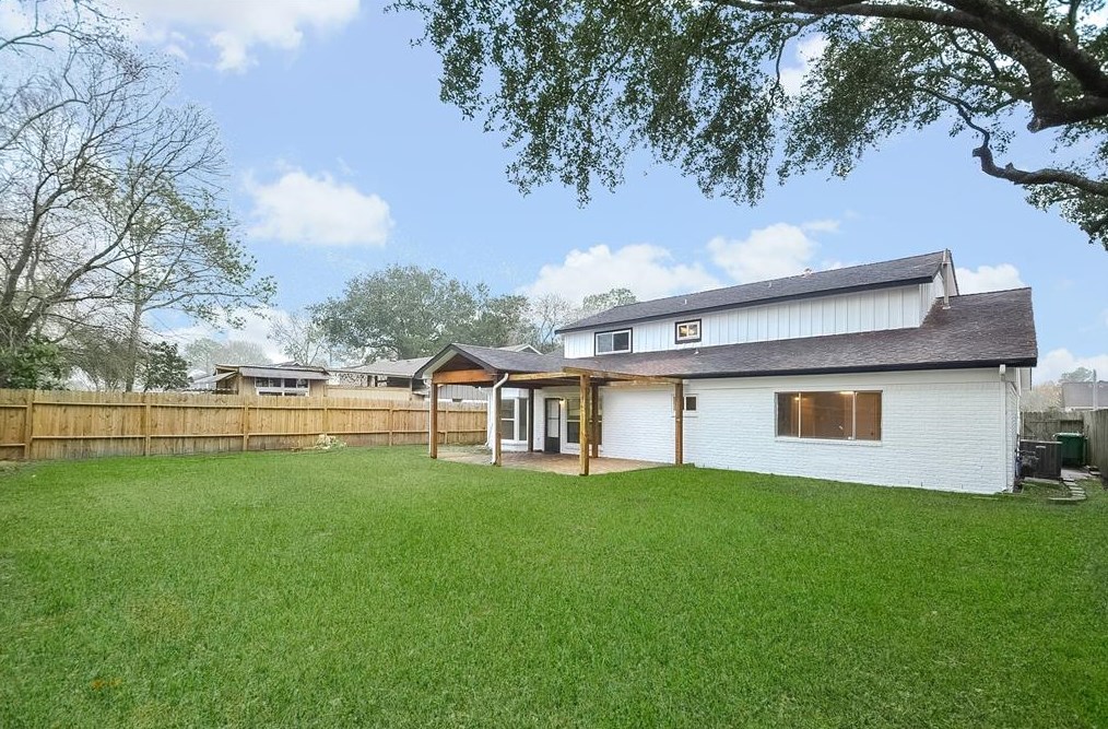 12222 Grn Glade Dr, Houston TX  77099-3118 exterior