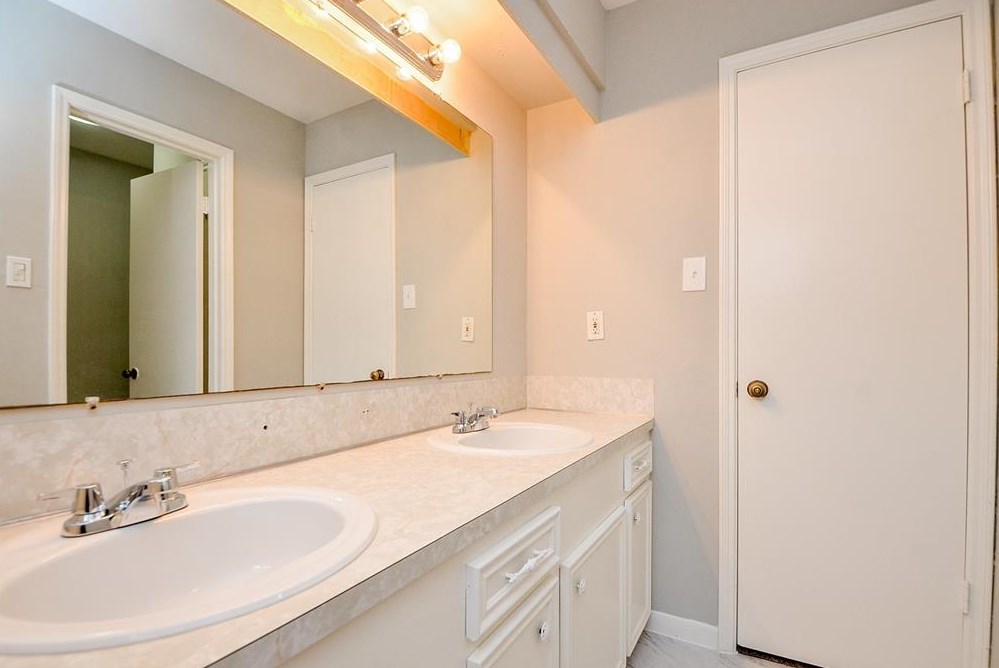 12222 Grn Glade Dr, Houston TX  77099-3118 exterior