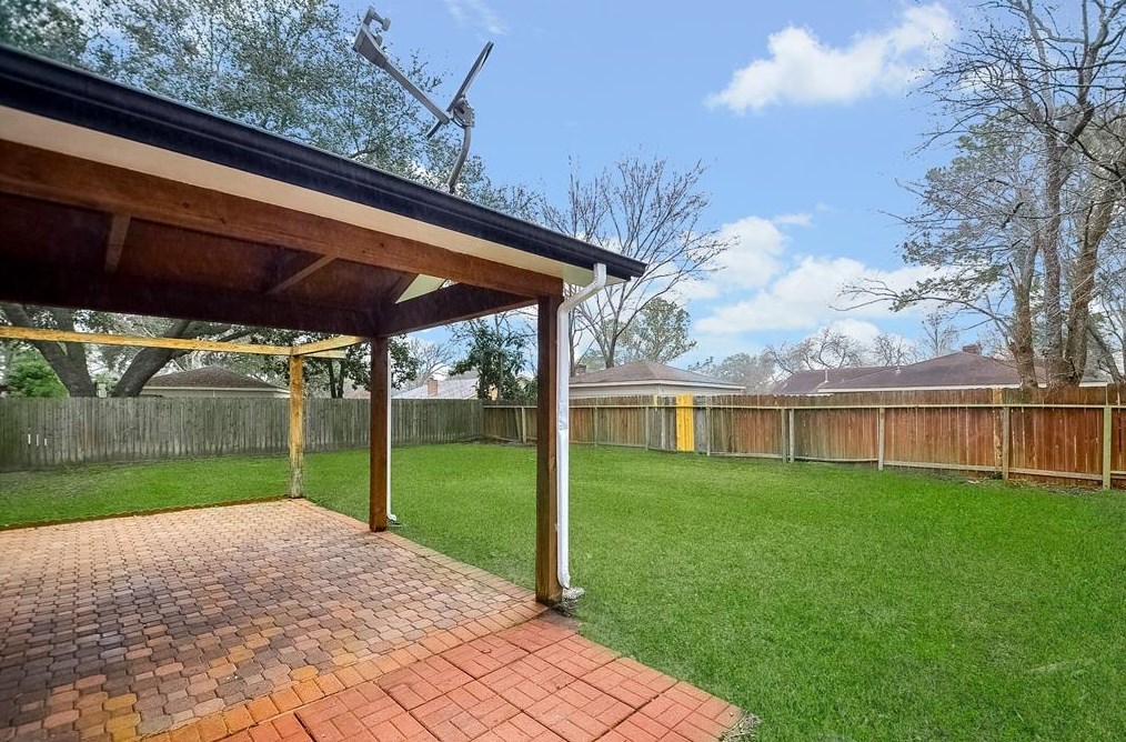 12222 Grn Glade Dr, Houston TX  77099-3118 exterior