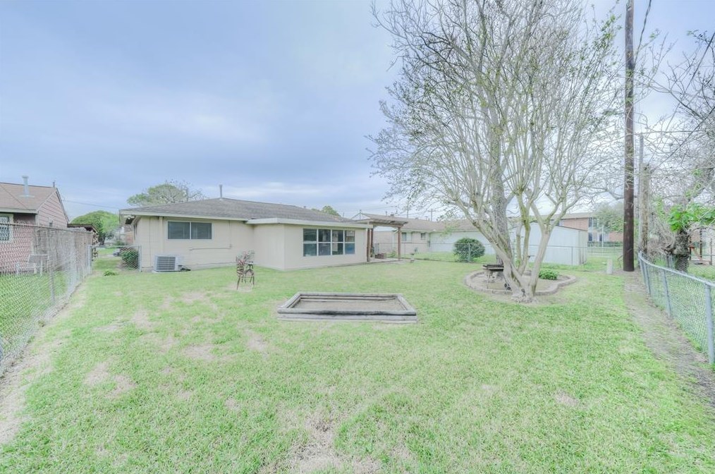10807 Carlton, Houston TX  77047-1001 exterior