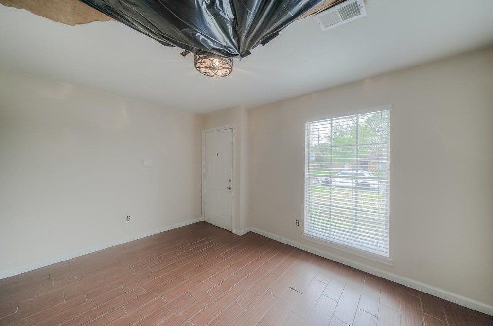 10807 Carlton, Houston TX  77047-1001 exterior