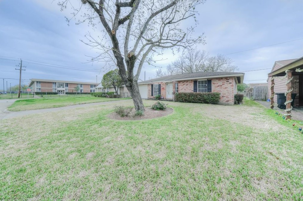 10807 Carlton Dr, Houston TX  77047-1001 exterior