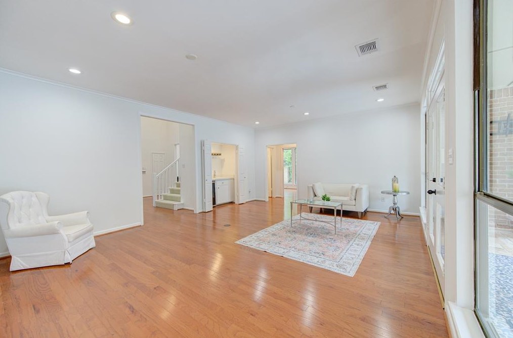 15835 Barkers Lndg Rd, Houston TX  77079-2422 exterior