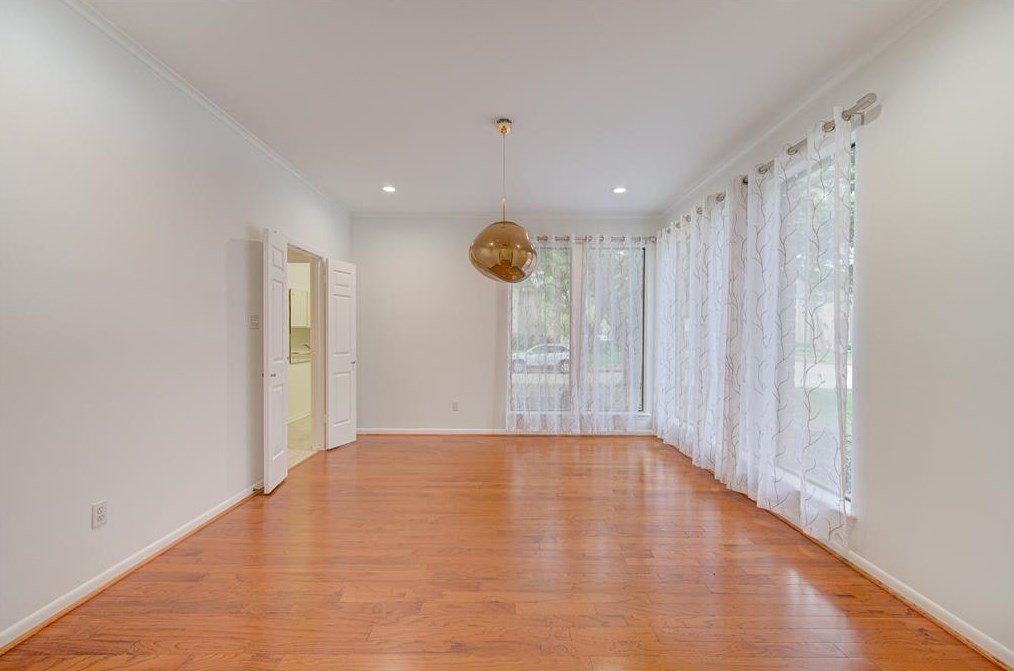 15835 Barkers Lndg Rd, Houston TX  77079-2422 exterior