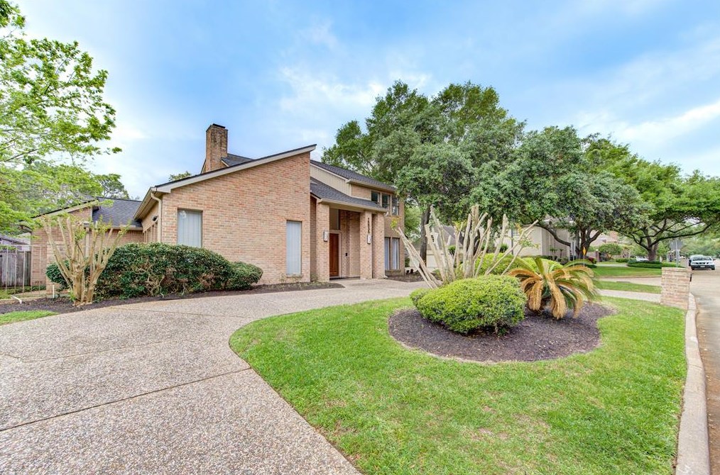 15835 Barkers Lndg Rd, Houston TX  77079-2422 exterior