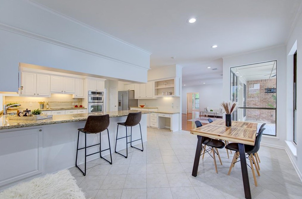 15835 Barkers Lndg Rd, Houston TX  77079-2422 exterior