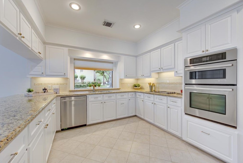 15835 Barkers Lndg Rd, Houston TX  77079-2422 exterior