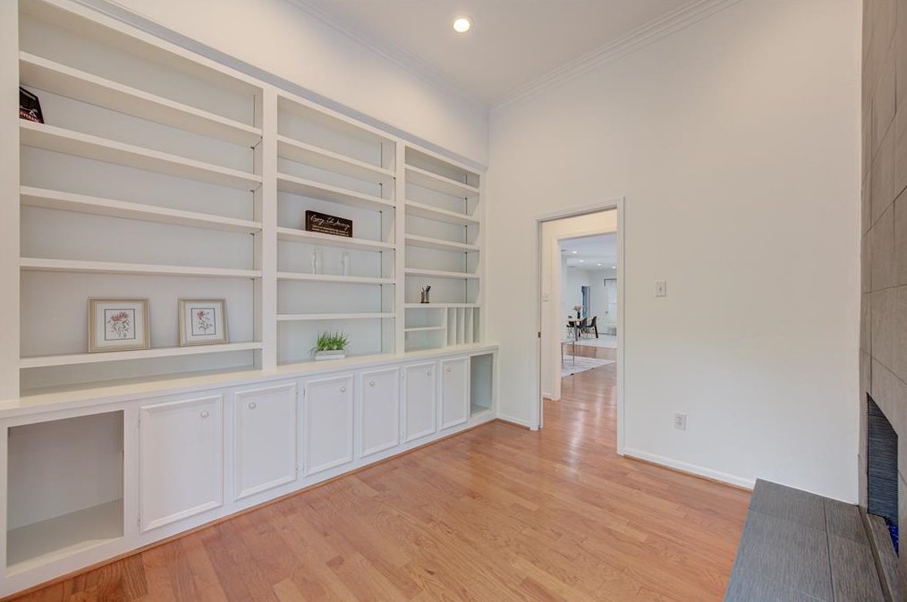 15835 Barkers Lndg Rd, Houston TX  77079-2422 exterior