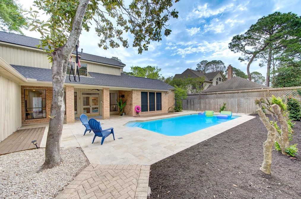 15835 Barkers Lndg Rd, Houston TX  77079-2422 exterior