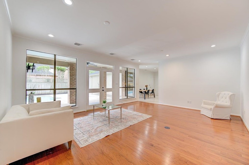 15835 Barkers Lndg Rd, Houston TX  77079-2422 exterior