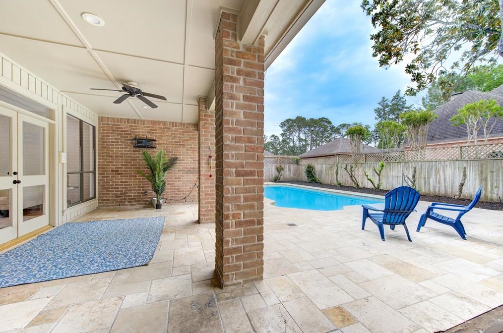 15835 Barkers Lndg Rd, Houston TX  77079-2422 exterior