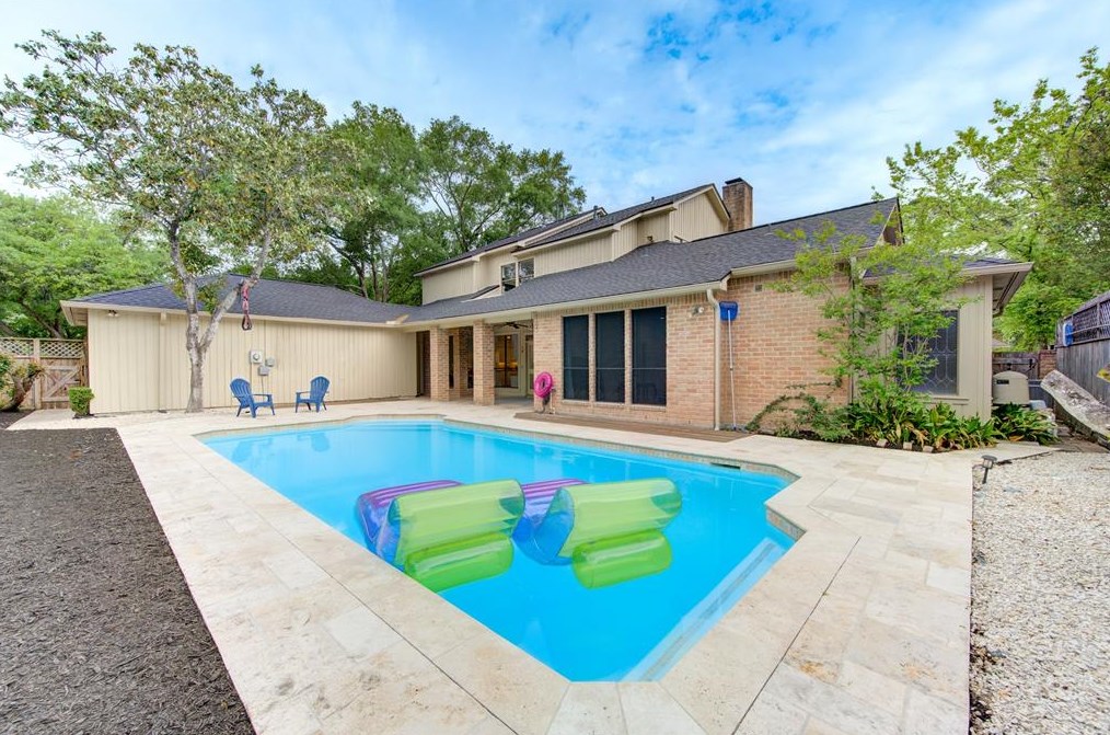 15835 Barkers Lndg Rd, Houston TX  77079-2422 exterior