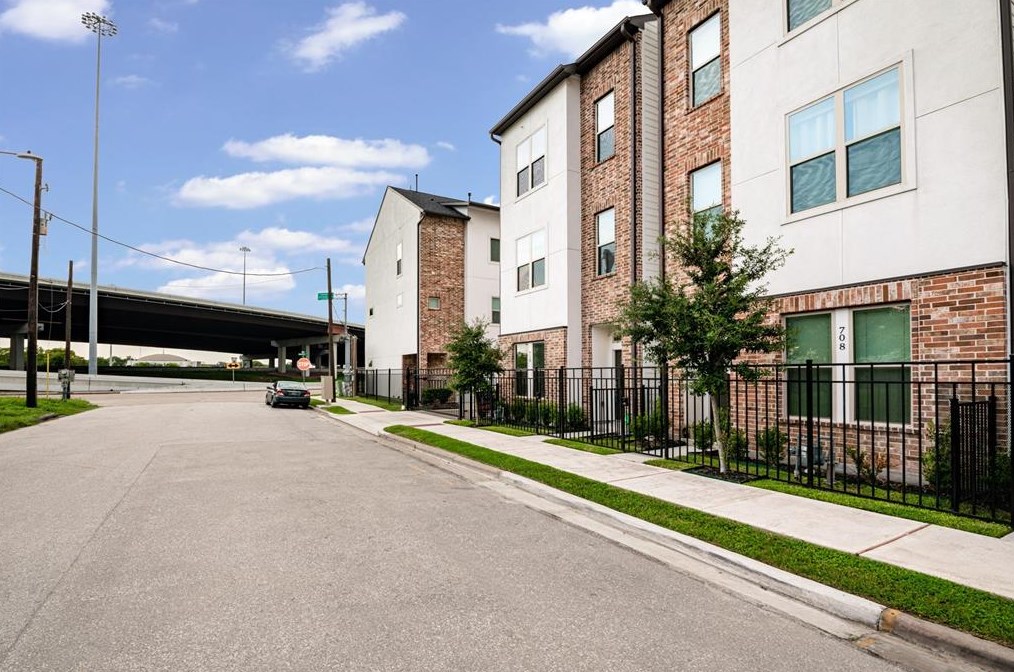 710 Clark St, Houston TX  77020-5918 exterior