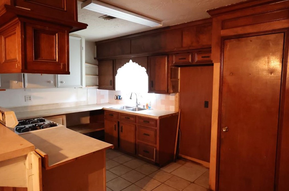 7003 Kingsway Dr, Houston TX  77087-6023 exterior