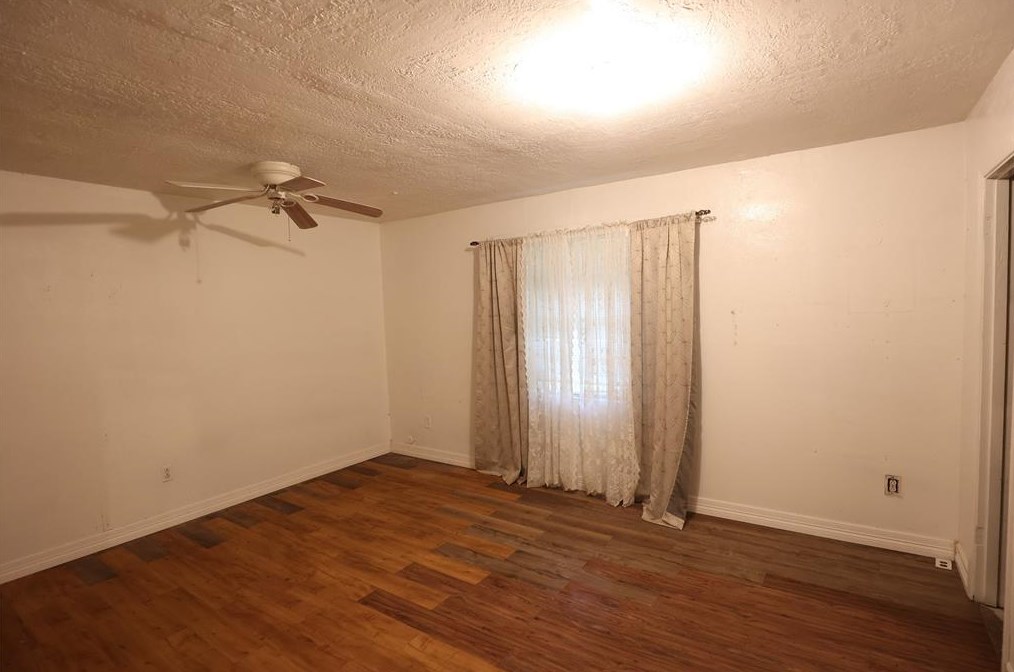 7003 Kingsway Dr, Houston TX  77087-6023 exterior